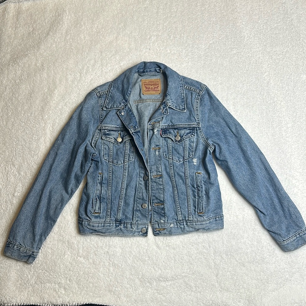 Women’s blue Levi’s jacket | Size L